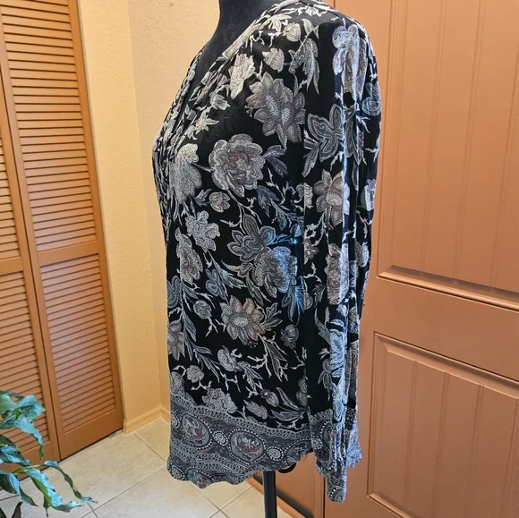 Lucky Brand Women's Blouse - Picture 8 of 11